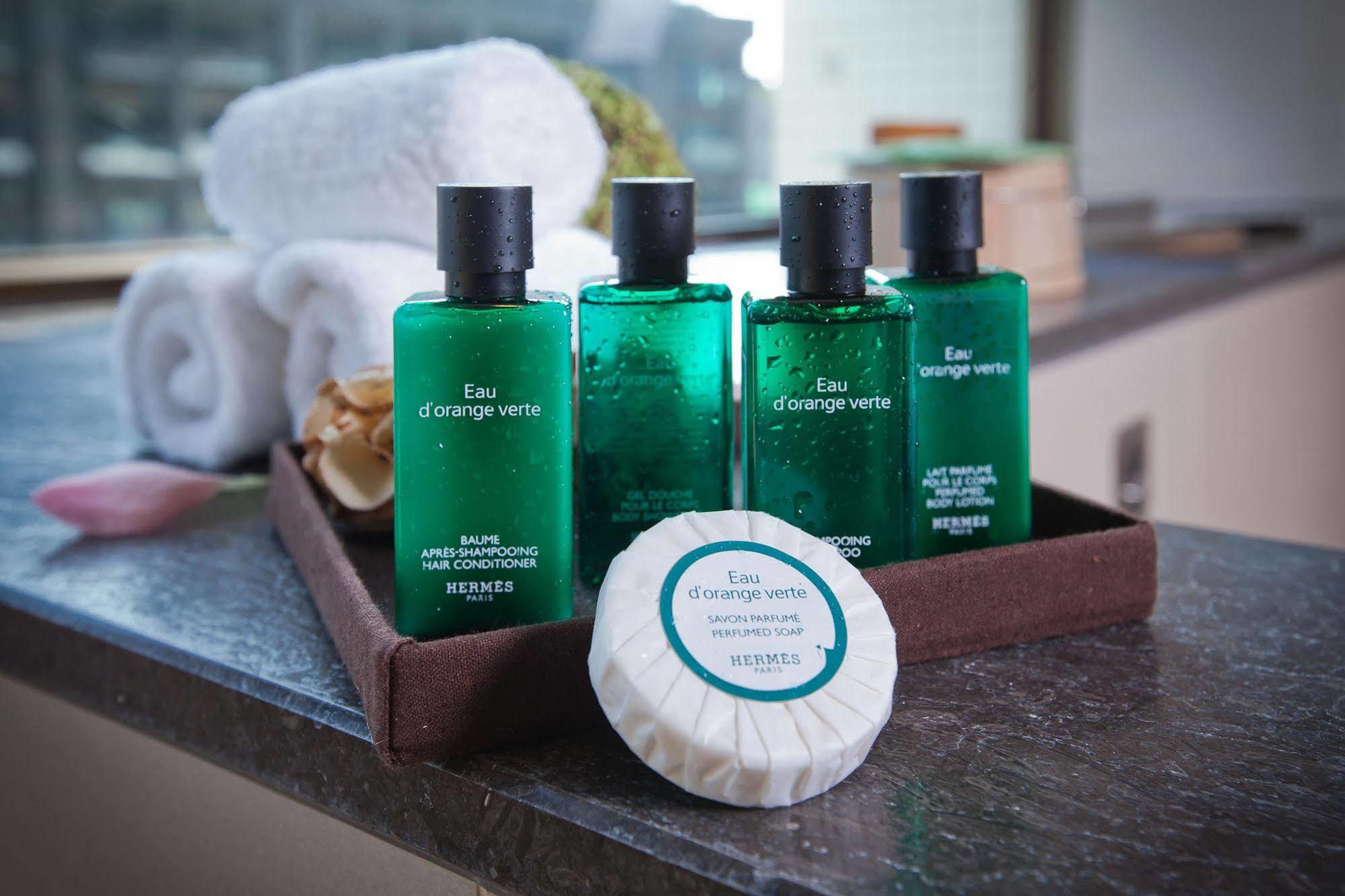 Evergreen Resort Hotel - Jiaosi Джиаоси Екстериор снимка Products by L'Occitane