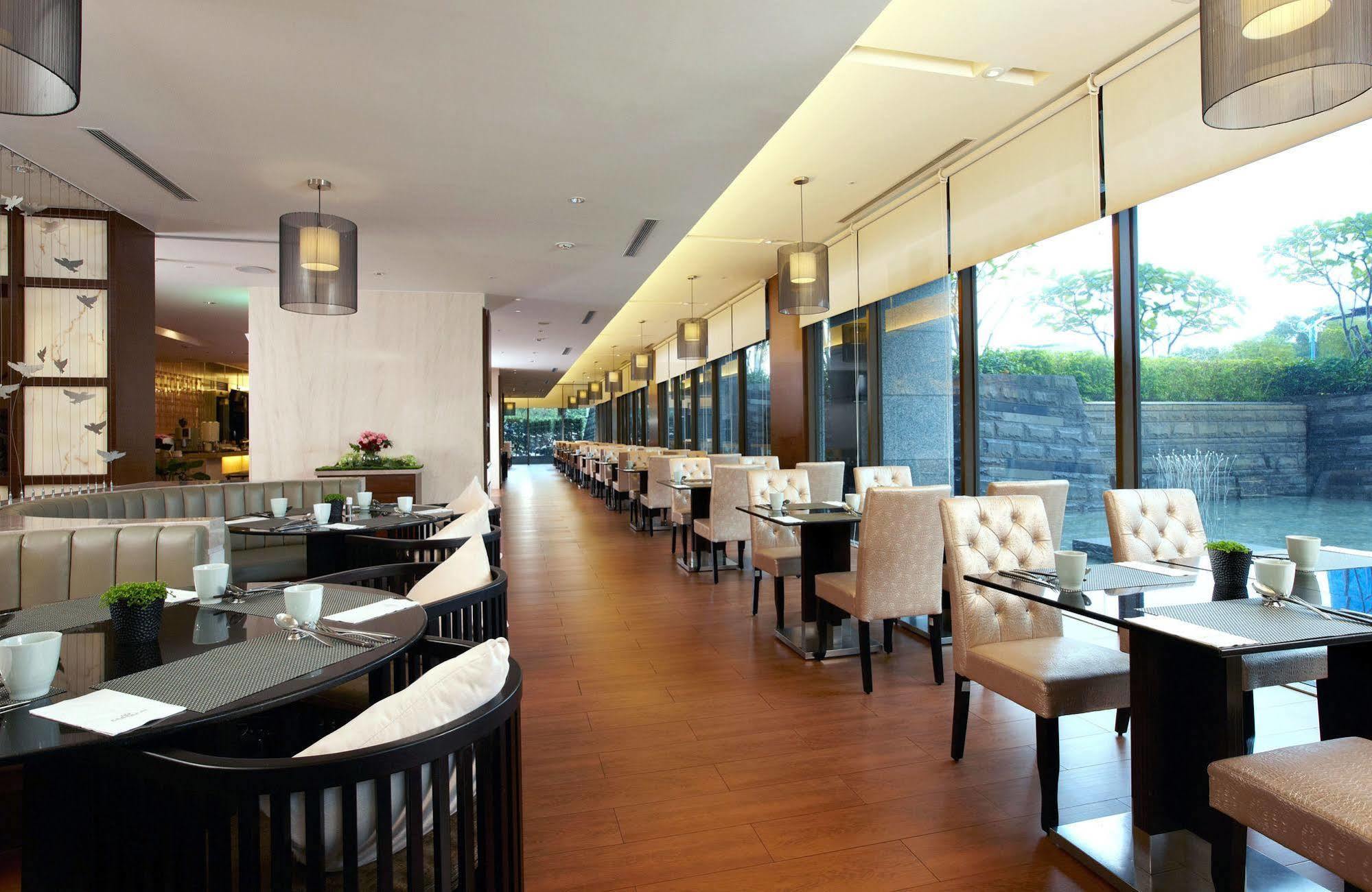 Evergreen Resort Hotel - Jiaosi Джиаоси Екстериор снимка The interior of the restaurant